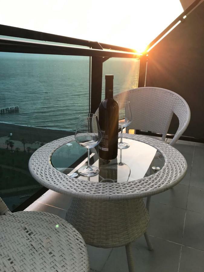 Sea View Apartments Orbi Beach Tower บาทูมิ ภายนอก รูปภาพ